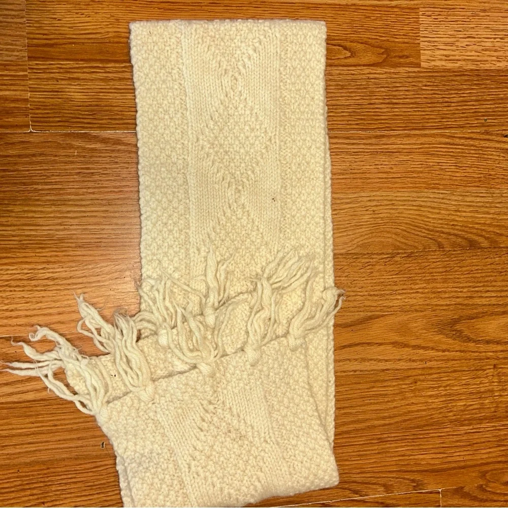 Two cream vintage wool scarves with fringe details on the ends - Picture 3 of 3